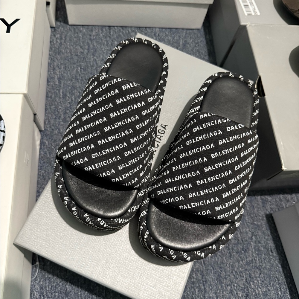 Balenciaga Rise Slides